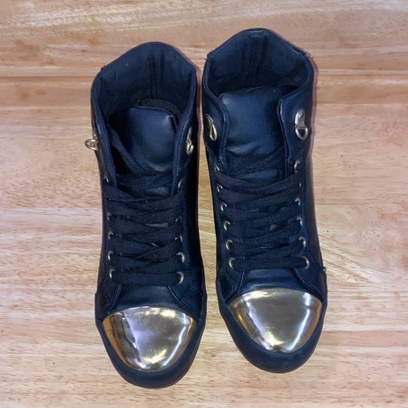 Shoe Dazzle “Zolta” Sneaker Wedges Black & Gold - Picture 2 of 6